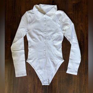 OQQ Shaper Button Up White Bodysuit Medium